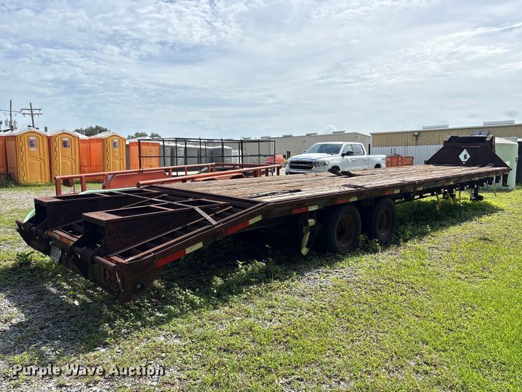 image for item EA7295 1998 Diamond C Fleetneck equipment trailer
