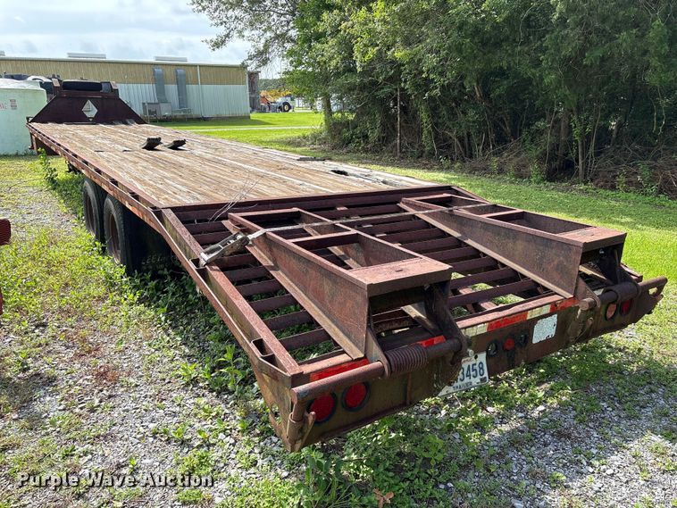 image for item EA7295 1998 Diamond C Fleetneck equipment trailer
