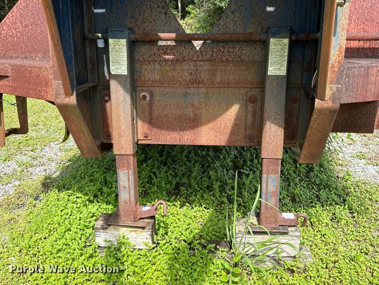 image for item EA7295 1998 Diamond C Fleetneck equipment trailer