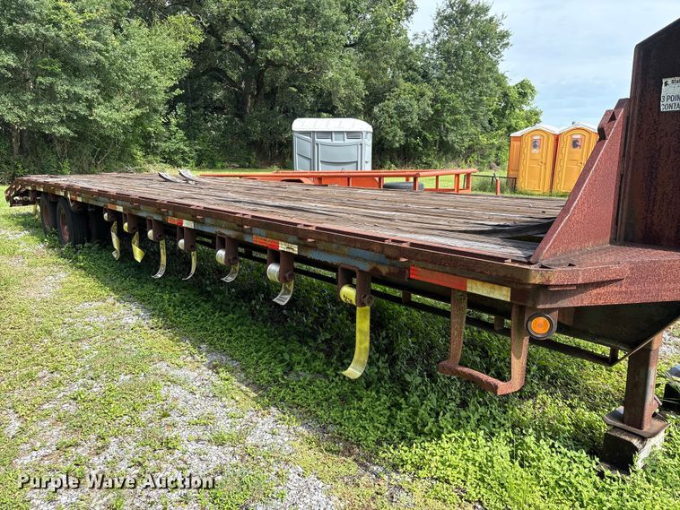 image for item EA7295 1998 Diamond C Fleetneck equipment trailer