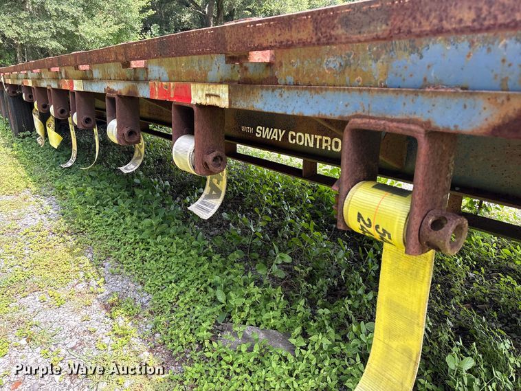 image for item EA7295 1998 Diamond C Fleetneck equipment trailer