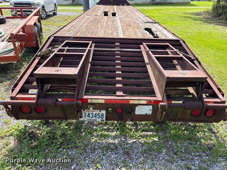 image for item EA7295 1998 Diamond C Fleetneck equipment trailer