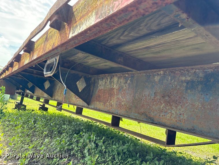 image for item EA7295 1998 Diamond C Fleetneck equipment trailer