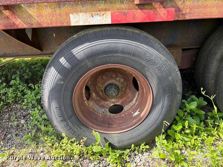 image for item EA7295 1998 Diamond C Fleetneck equipment trailer