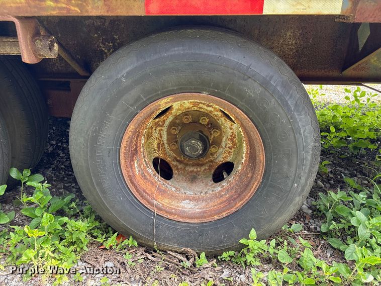 image for item EA7295 1998 Diamond C Fleetneck equipment trailer