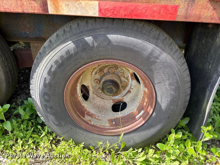 image for item EA7295 1998 Diamond C Fleetneck equipment trailer
