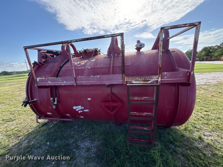 image for item EA7321 2011 Global vacuum Systems, Inc vacuum tank bed