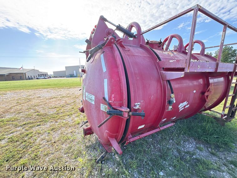 image for item EA7321 2011 Global vacuum Systems, Inc vacuum tank bed