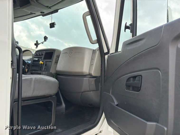 image for item ED5144 2018 International DuraStar 4300 box truck