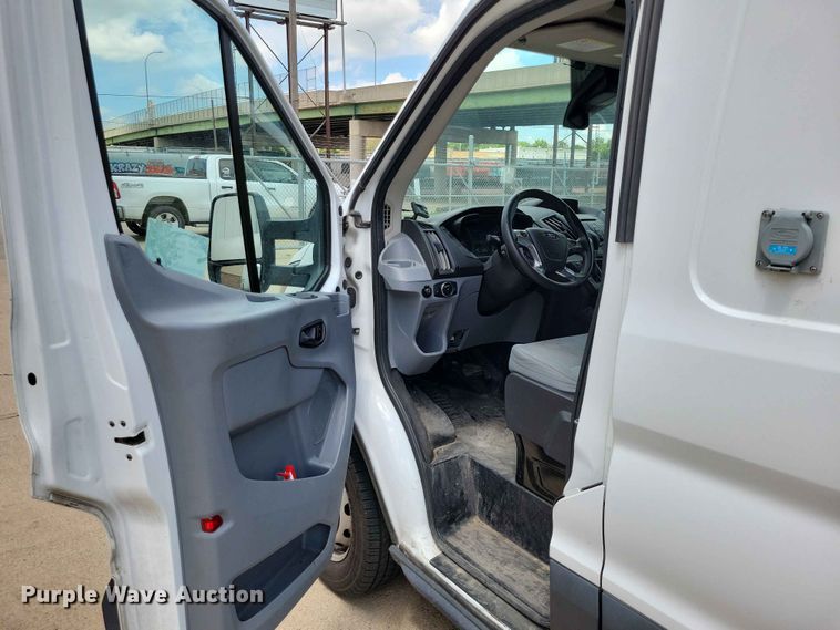 image for item EE1069 2018 Ford Transit 350 van
