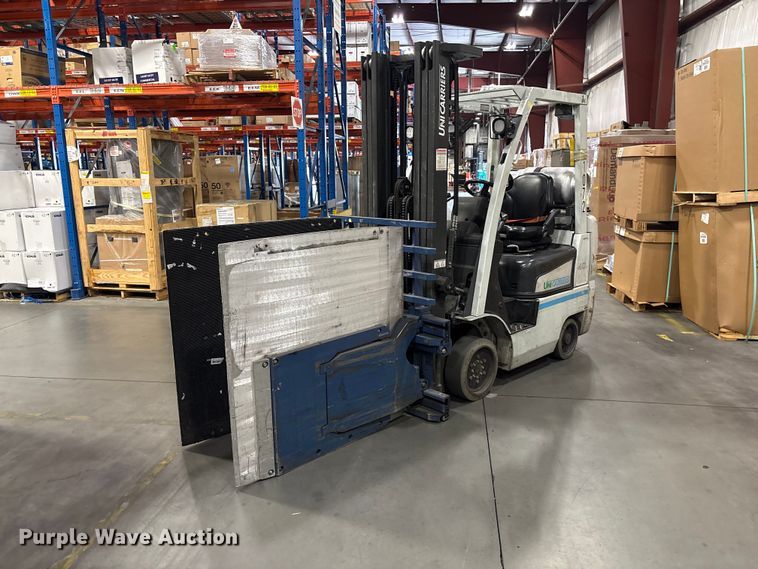 2017 UniCarriers CFS40 forklift