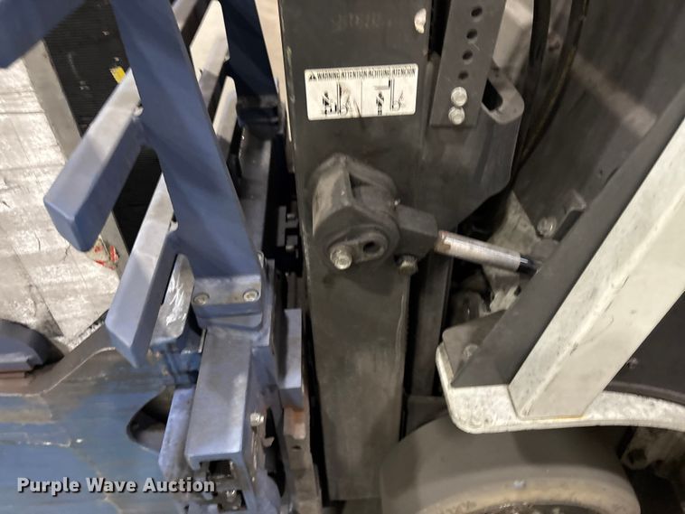 image for item EF1263 2017 UniCarriers CFS40 forklift