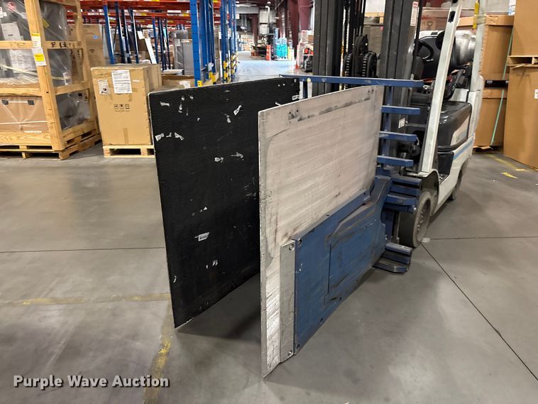 image for item EF1263 2017 UniCarriers CFS40 forklift