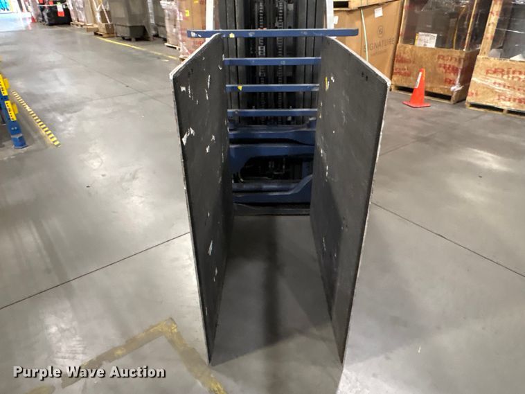 image for item EF1263 2017 UniCarriers CFS40 forklift