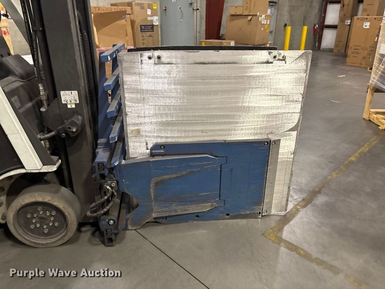 image for item EF1263 2017 UniCarriers CFS40 forklift