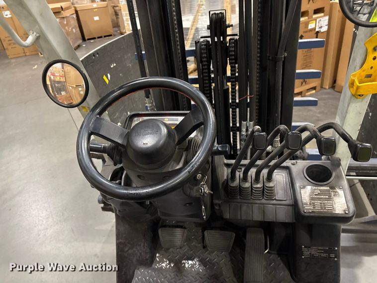 image for item EF1263 2017 UniCarriers CFS40 forklift