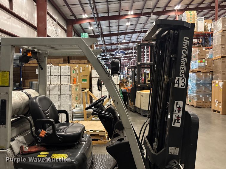 image for item EF1269 2017 UniCarriers CFS40 forklift
