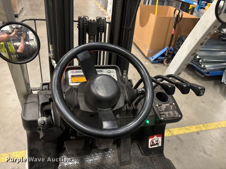 image for item EF1269 2017 UniCarriers CFS40 forklift