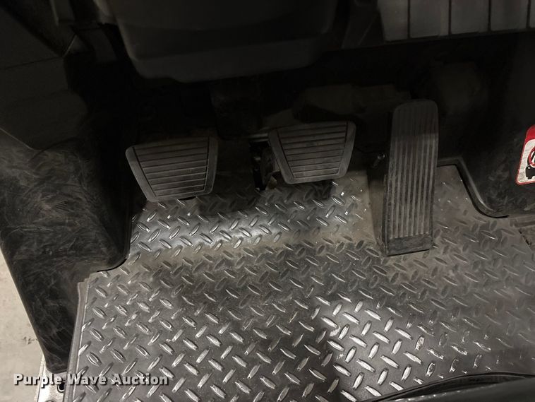 image for item EF1269 2017 UniCarriers CFS40 forklift