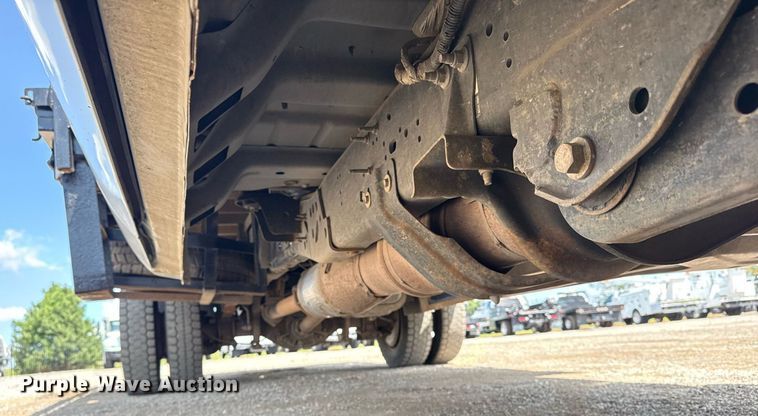 image for item EG6061 2012 Ford F550 Super Duty SuperCab flatbed pickup truck