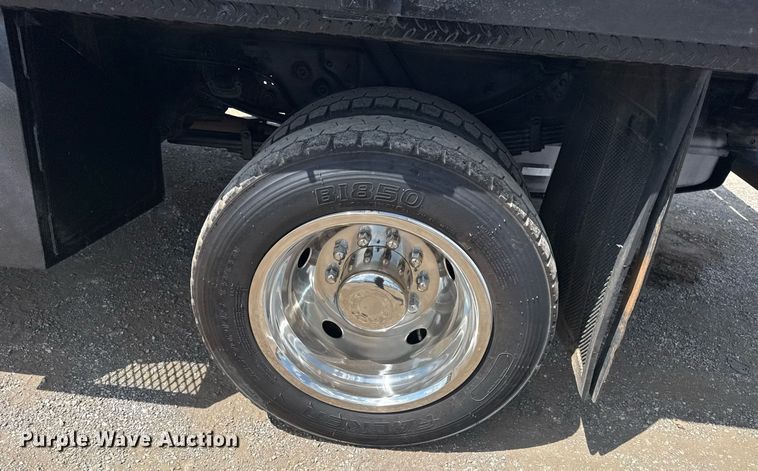 image for item EG6061 2012 Ford F550 Super Duty SuperCab flatbed pickup truck