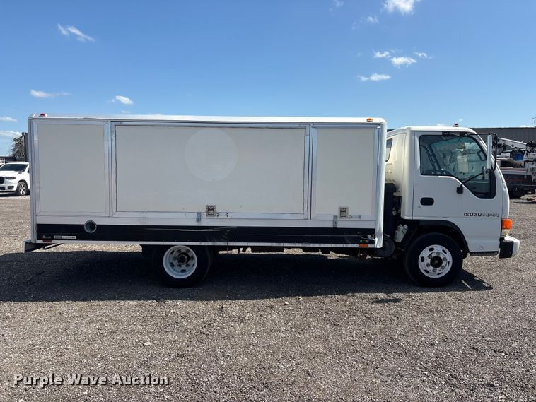 image for item EG9211 2000 Isuzu NPR refrigerated delivery truck