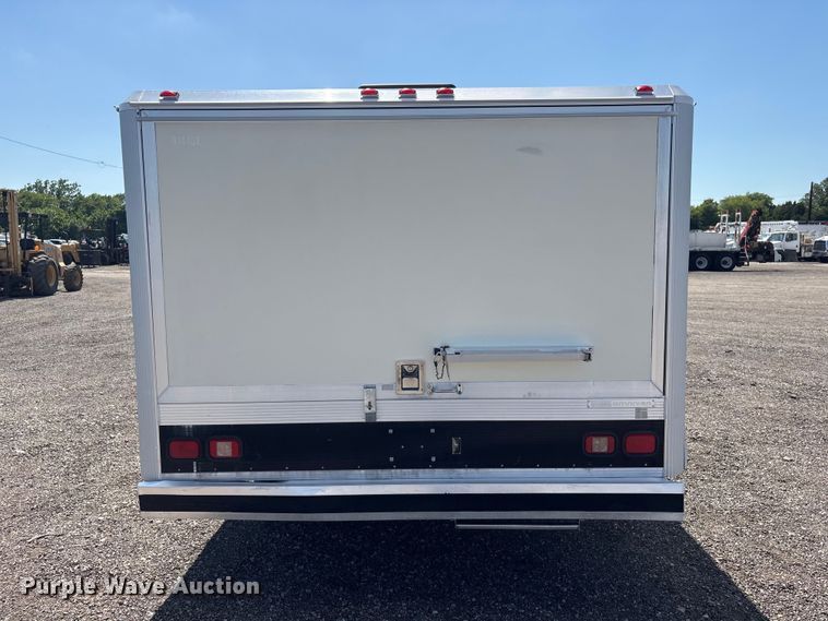 image for item EG9211 2000 Isuzu NPR refrigerated delivery truck