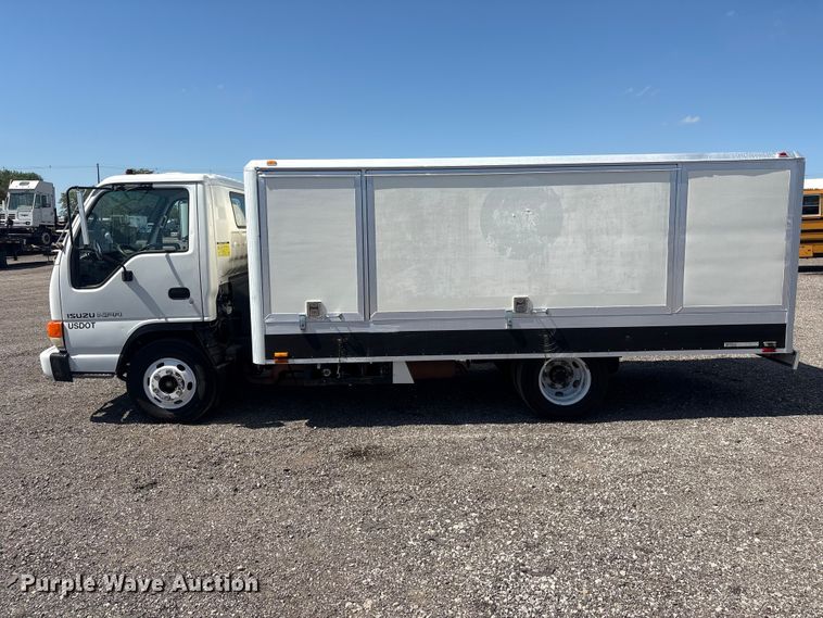 image for item EG9211 2000 Isuzu NPR refrigerated delivery truck