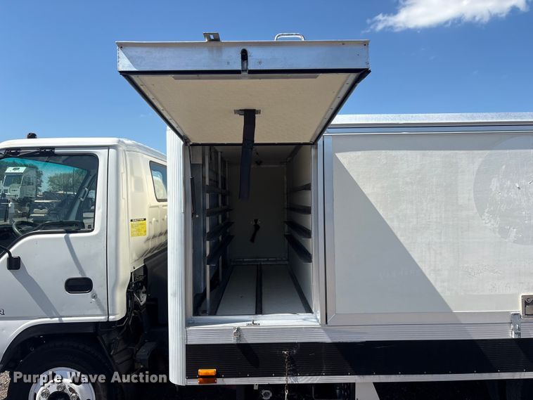 image for item EG9211 2000 Isuzu NPR refrigerated delivery truck