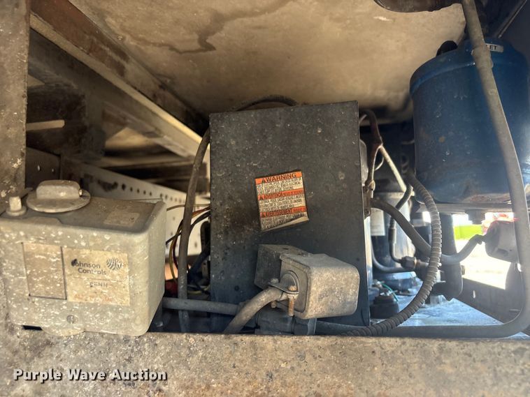 image for item EG9211 2000 Isuzu NPR refrigerated delivery truck