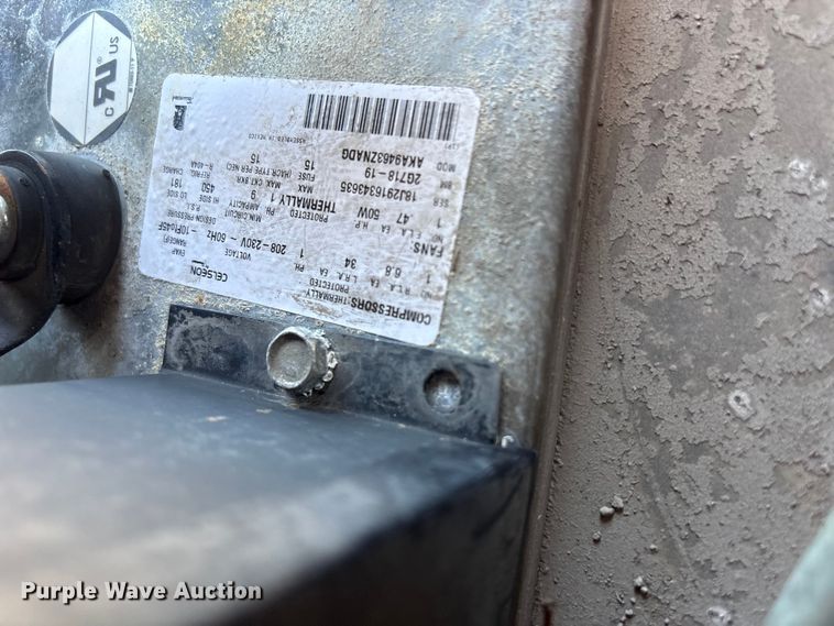 image for item EG9211 2000 Isuzu NPR refrigerated delivery truck