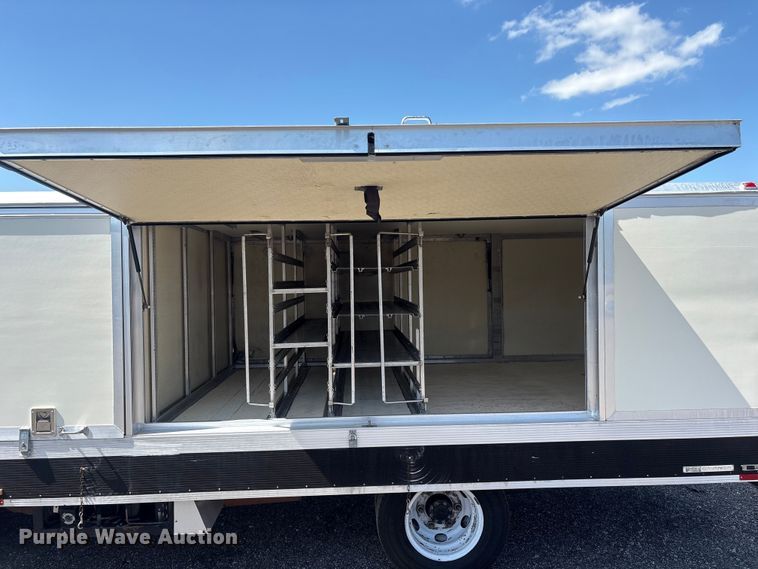 image for item EG9211 2000 Isuzu NPR refrigerated delivery truck