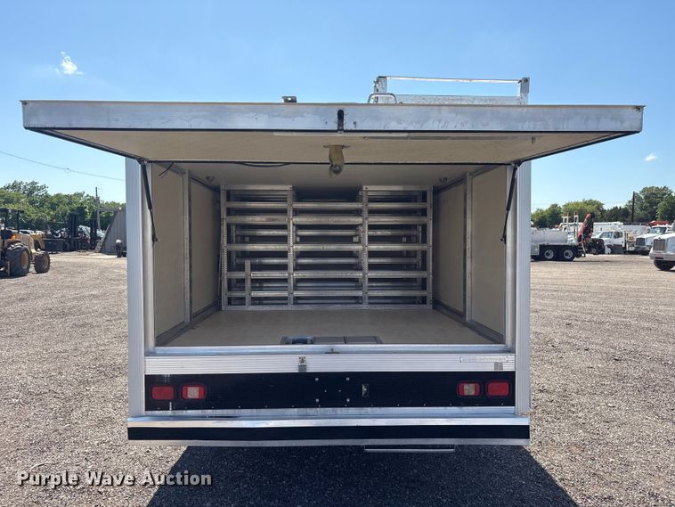 image for item EG9211 2000 Isuzu NPR refrigerated delivery truck