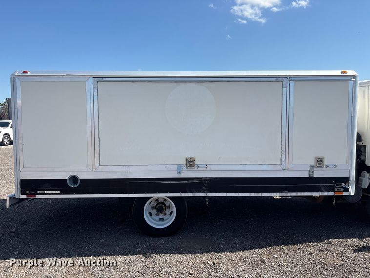 image for item EG9211 2000 Isuzu NPR refrigerated delivery truck