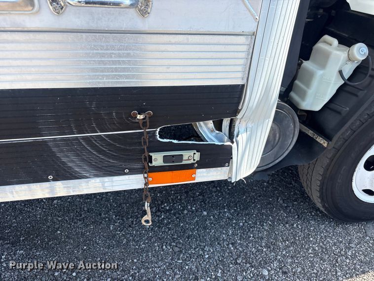 image for item EG9211 2000 Isuzu NPR refrigerated delivery truck