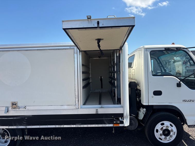 image for item EG9211 2000 Isuzu NPR refrigerated delivery truck