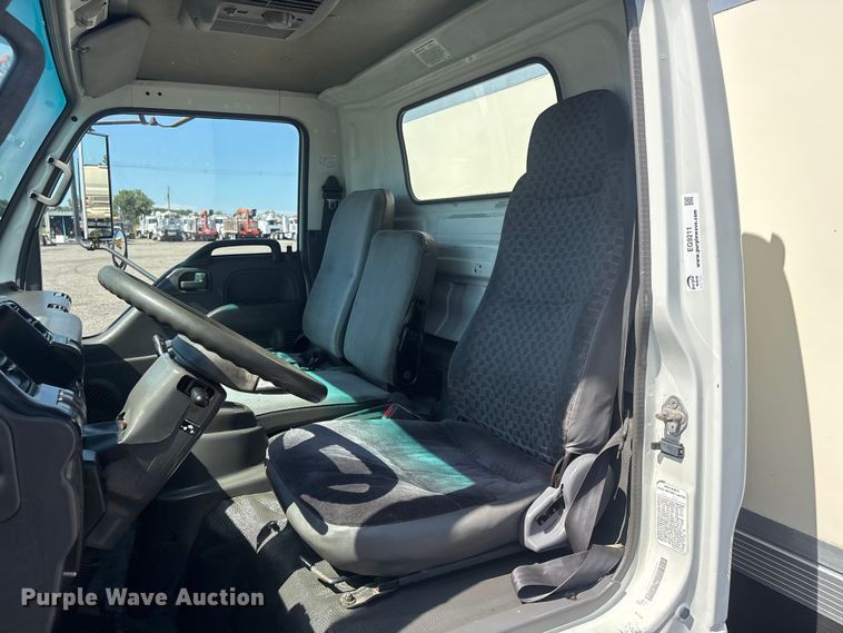 image for item EG9211 2000 Isuzu NPR refrigerated delivery truck