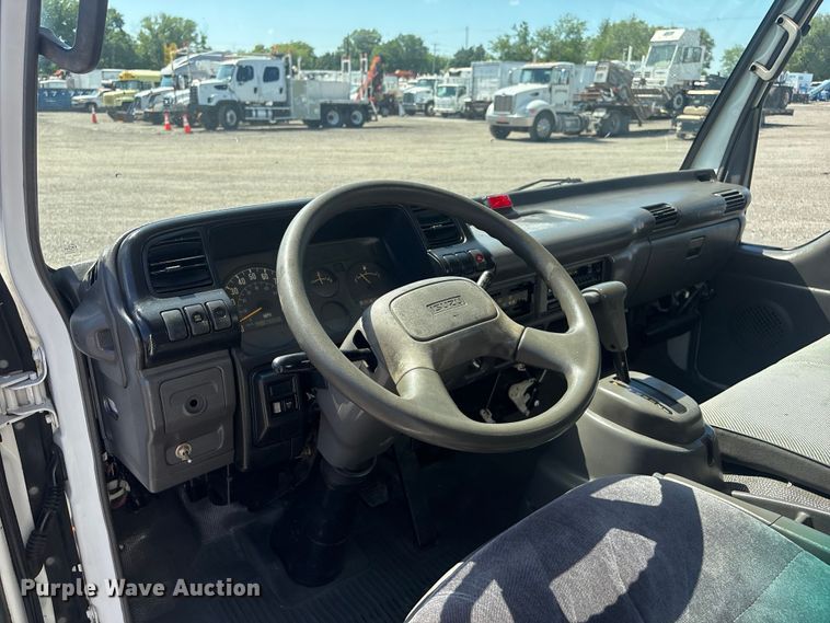 image for item EG9211 2000 Isuzu NPR refrigerated delivery truck