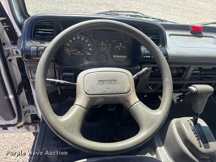 image for item EG9211 2000 Isuzu NPR refrigerated delivery truck