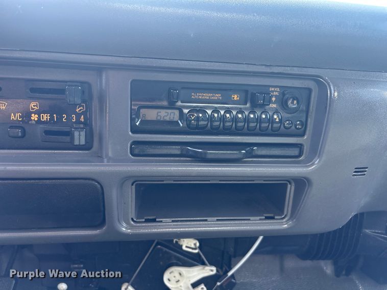 image for item EG9211 2000 Isuzu NPR refrigerated delivery truck