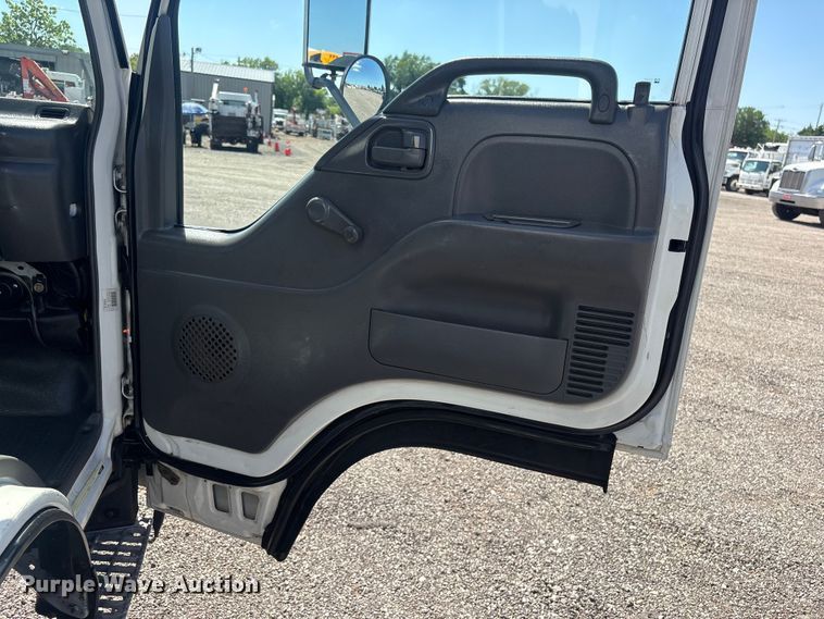 image for item EG9211 2000 Isuzu NPR refrigerated delivery truck