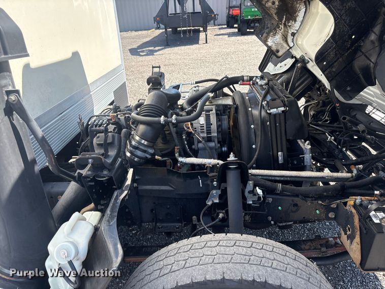 image for item EG9211 2000 Isuzu NPR refrigerated delivery truck