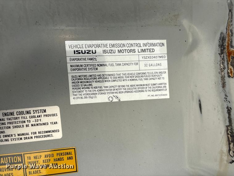 image for item EG9211 2000 Isuzu NPR refrigerated delivery truck