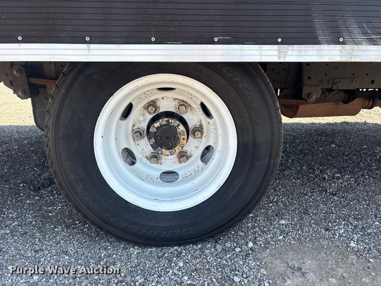 image for item EG9211 2000 Isuzu NPR refrigerated delivery truck