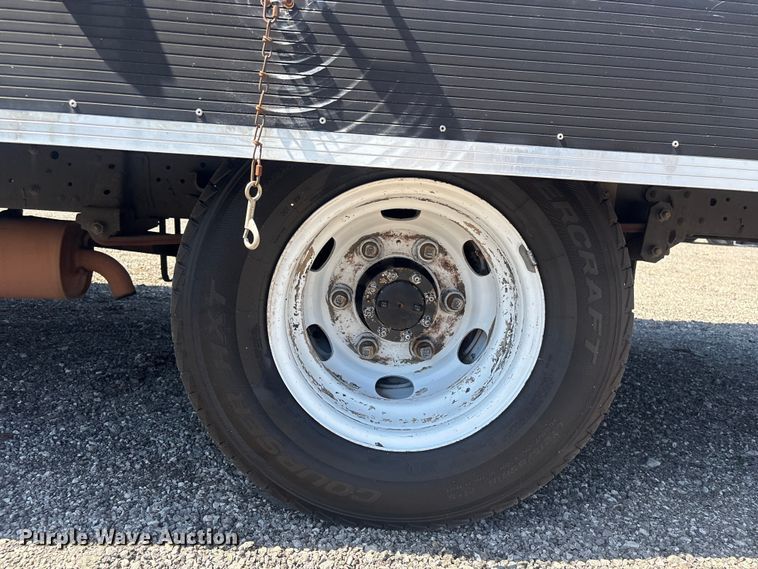 image for item EG9211 2000 Isuzu NPR refrigerated delivery truck