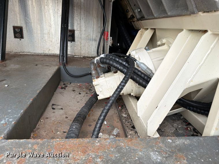 image for item EG9227 2014 Freightliner Business Class M2 paper shredder truck
