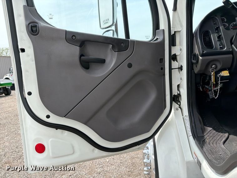 image for item EG9227 2014 Freightliner Business Class M2 paper shredder truck