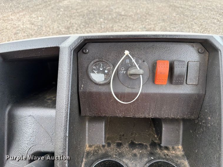 image for item EG9237 2022 Cushman Hauler 800X golf cart