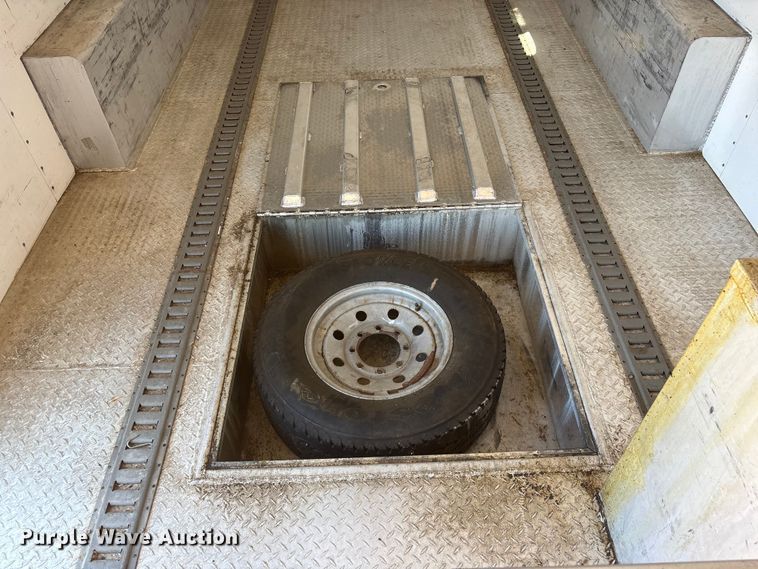 image for item EI5915 2008 Featherlite 1530 enclosed cargo trailer