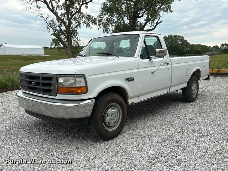 image for item EI5916 1996 Ford F250 pickup truck